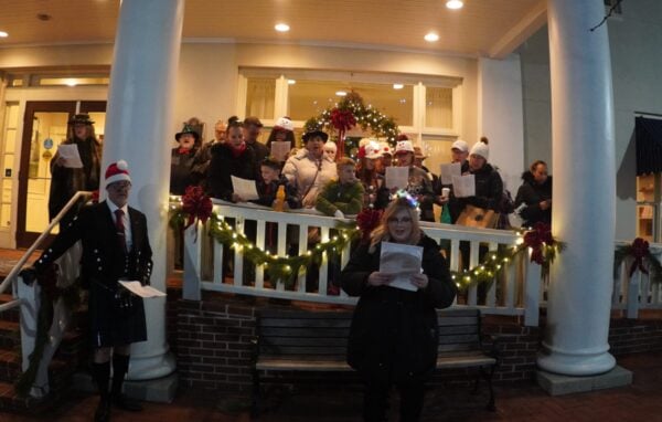 Slideshow: Carolers take to the streets of Gettysburg
