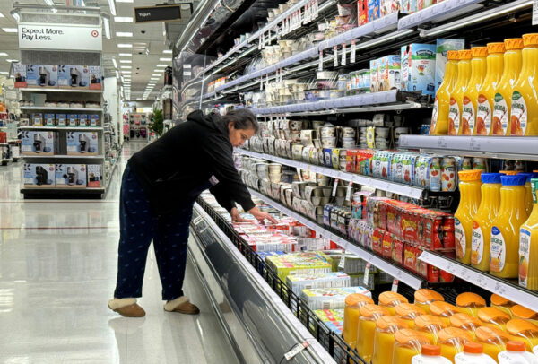 Experts say the economy is getting better, but consumers don’t feel that way. Here’s why.