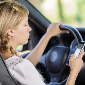 woman texting and driving