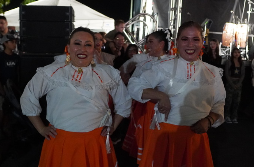 salsa dancers